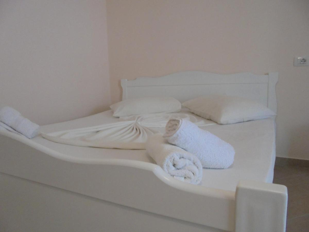 Zacaj Hotel Ksamil Buitenkant foto